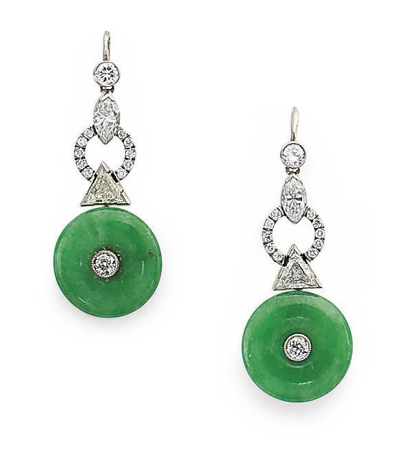 PAIRE DE PENDANTS D'OREILLES ART DECO JADE ET DIAMANTS