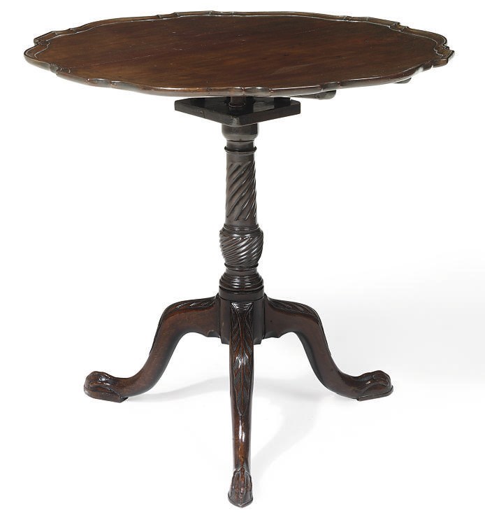 A LATE VICTORIAN MAHOGANY CIRCULAR TRIPOD TABLE