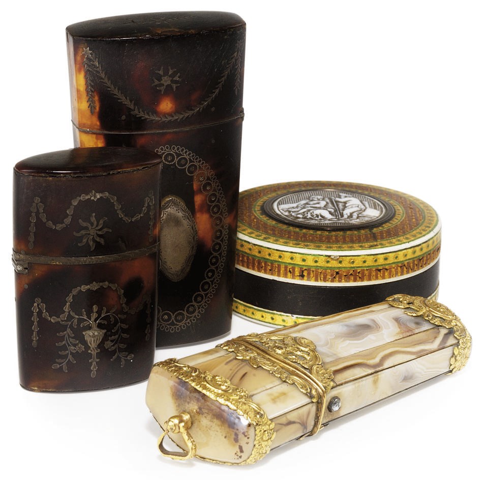 AN AGATE AND GILT METAL MOUNTED ETUI