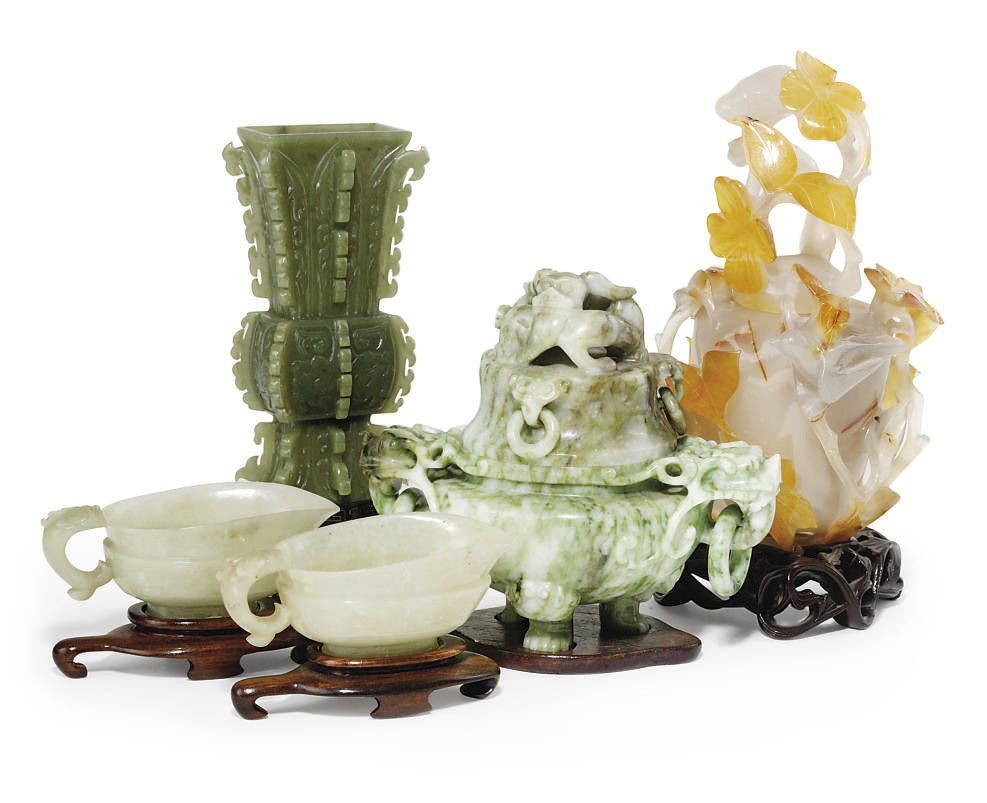 A GROUP OF CHINESE JADE AND HARDSTONE CARVINGS