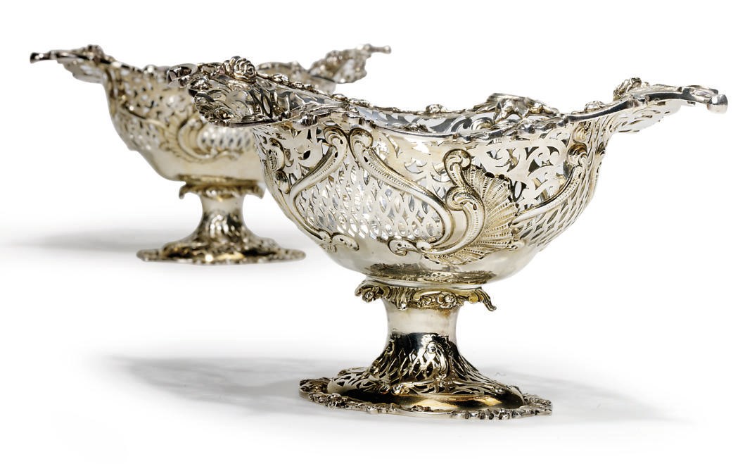 A MATCHED PAIR OF EDWARDIAN SILVER SWEET DISHES