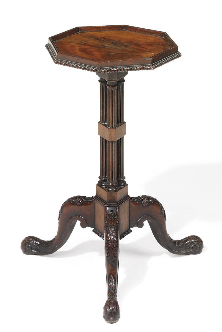 A VICTORIAN OCTAGONAL MAHOGANY KETTLE STAND