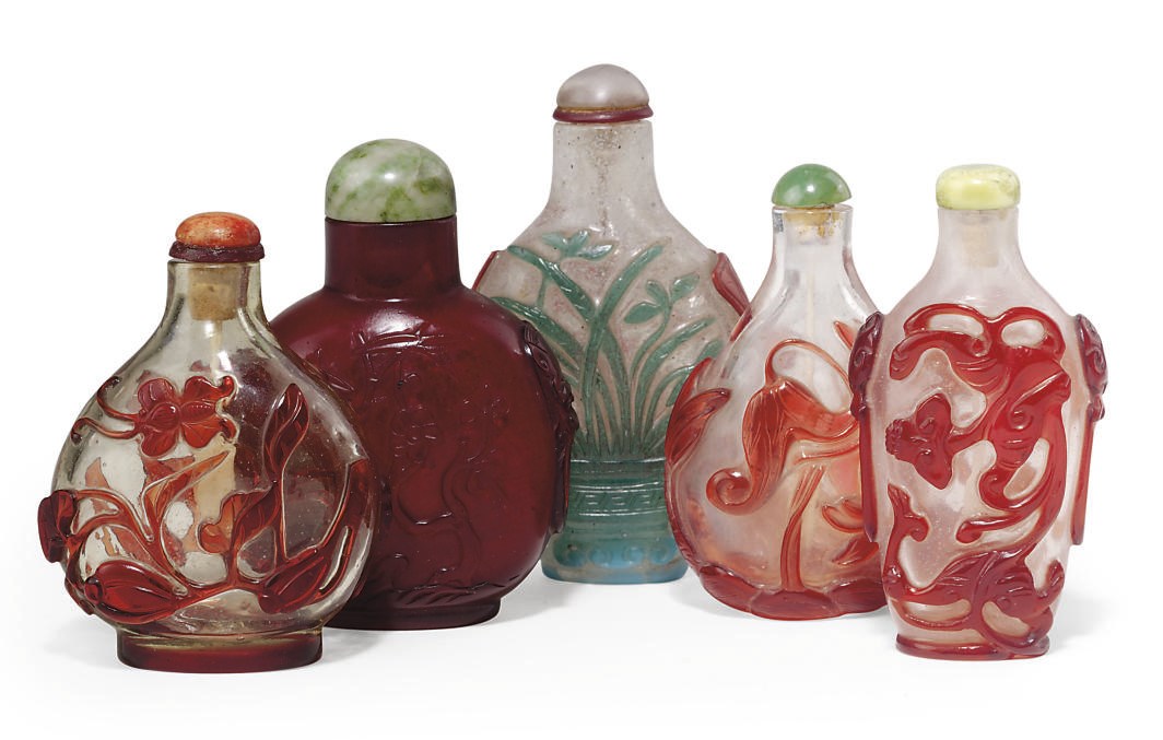 A GROUP OF FIVE CHINESE GLASS SNUFF BOTTLES