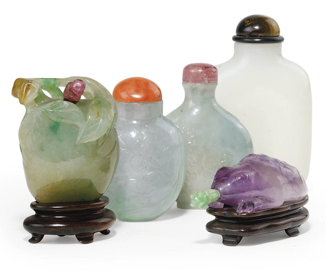 A GROUP OF FIVE CHINESE SNUFF BOTTLES