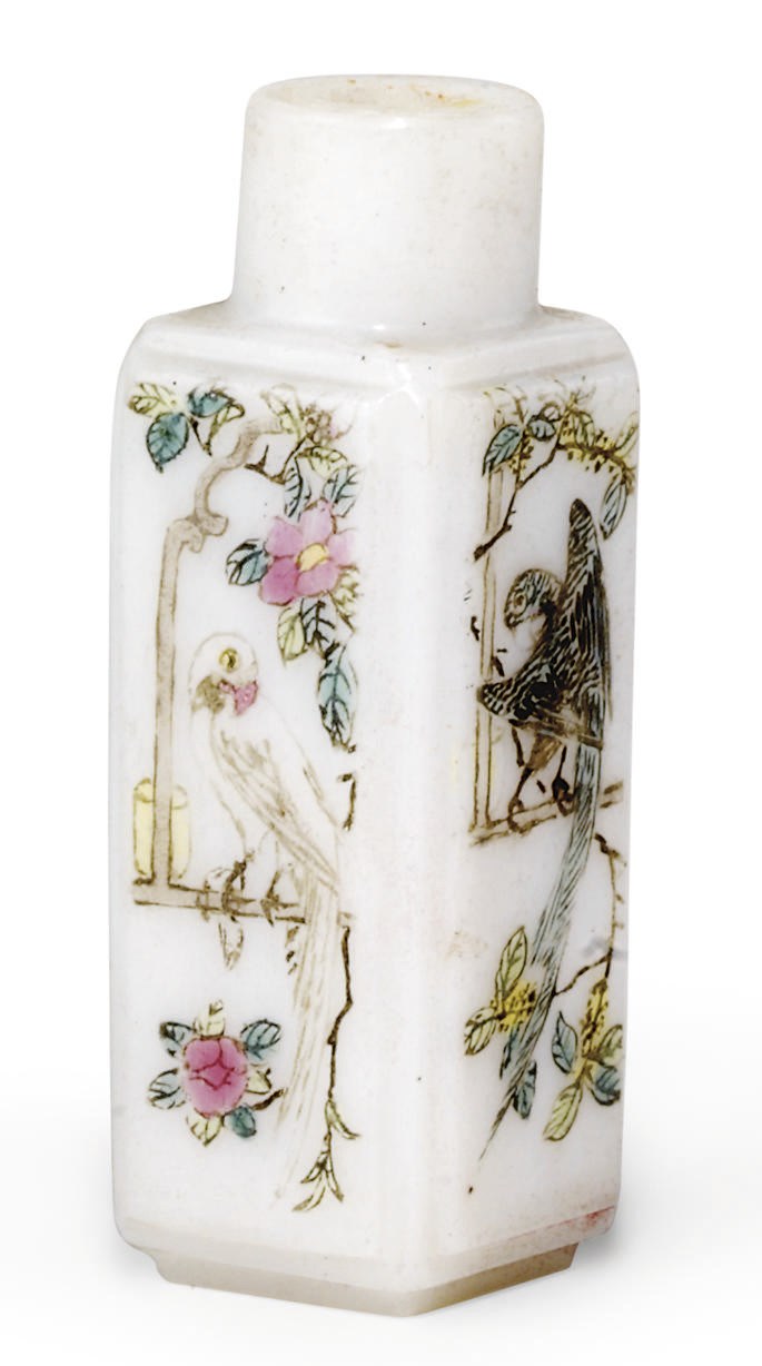 A CHINESE ENAMELLED WHITE GLASS SNUFF BOTTLE