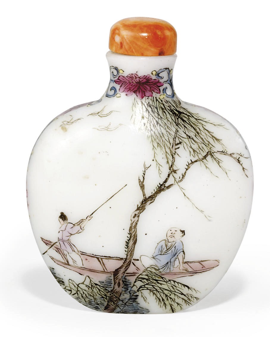 A CHINESE ENAMELLED WHITE GLASS SNUFF BOTTLE