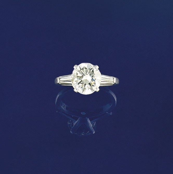 A diamond single stone ring