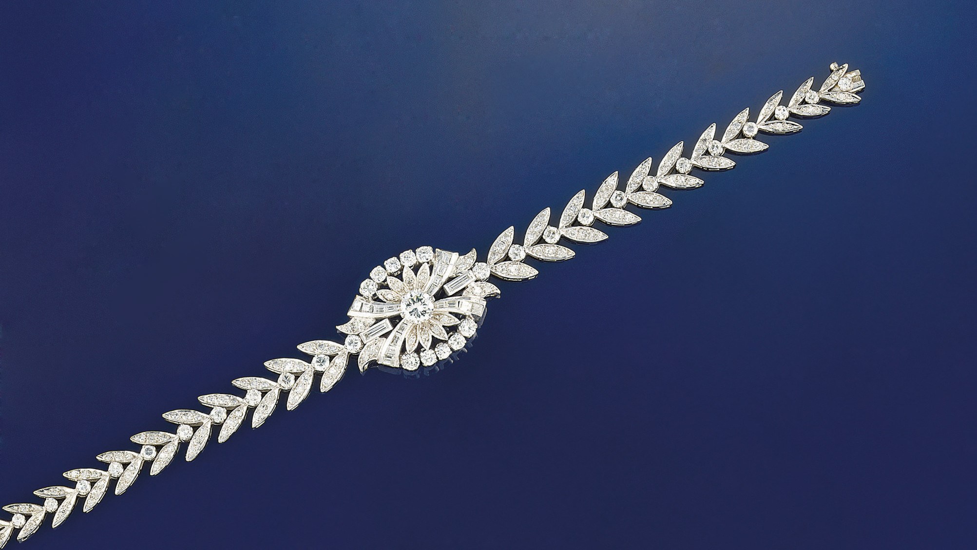 A diamond flexible bracelet