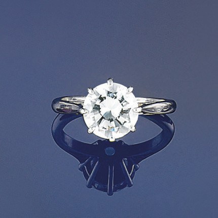 A diamond single stone ring
