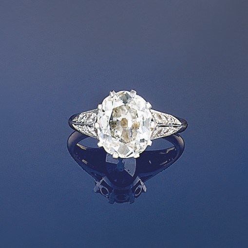 A diamond single stone ring