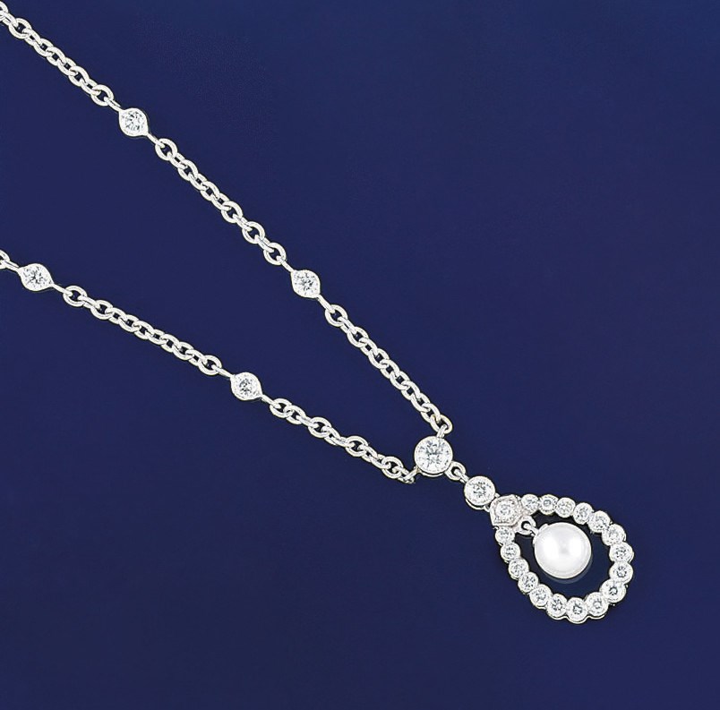 A CULTURED PEARL BRACELET AND A PENDANT