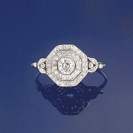 An early 20th century diamond cluster ring
