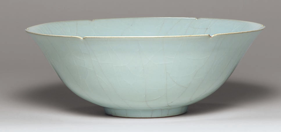 A Porcellaneous Stoneware Bowl
