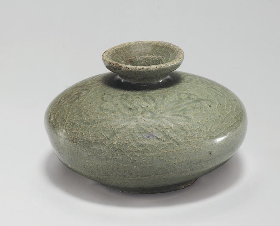 An Incised Celadon Stoneware Oil Bottle