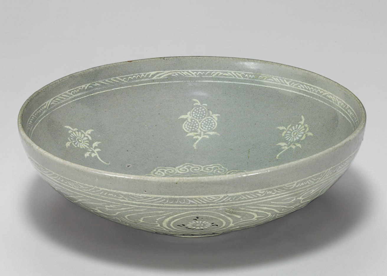 An Inlaid Celadon Stoneware Bowl