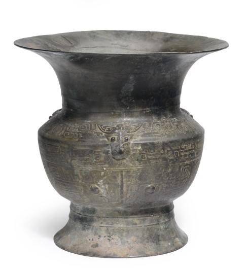 A CHINESE ARCHAIC BRONZE RITUAL WINE VESSEL, ZUN,