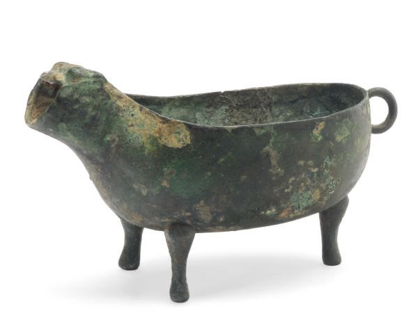 A CHINESE ARCHAIC BRONZE RITUAL POURING VESSEL, YI,