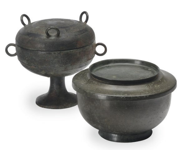 A CHINESE BRONZE RITUAL PEDESTAL BOWL AND COVER, DOU,