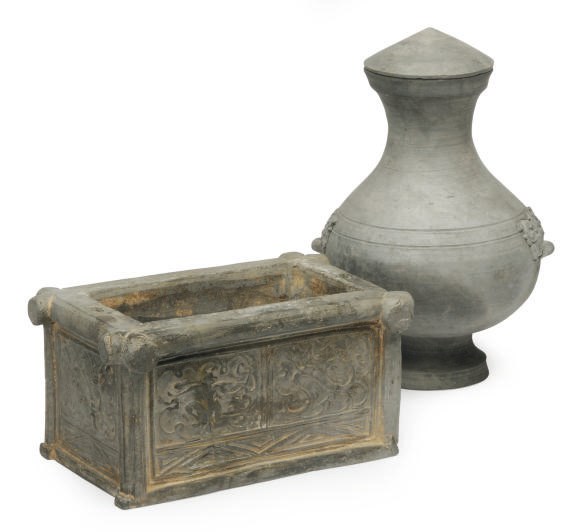 A CHINESE GREY POTTERY MODEL OF A WELL-HEAD AND A STORAGE JAR AND COVER, HU,