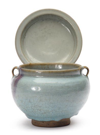 A CHINESE CERAMIC JUNYAO DISH AND PURPLE-SPLASHED JUNYAO JAR,