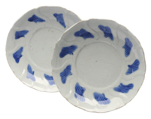 A PAIR OF CHINESE BLUE AND WHITE PORCELAIN FLORIFORM DISHES WITH INCISED KYLIN AND BUDDHISTIC LION MOTIFS,