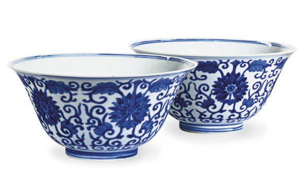 A PAIR OF CHINESE BLUE AND WHITE PORCELAIN BOWLS,