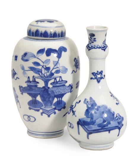 A CHINESE PORCELAIN BLUE AND WHITE OVOID JAR AND A COVER AND A BOTTLE VASE,