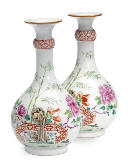 A PAIR OF CHINESE PORCELAIN FAMILLE ROSE VASES,