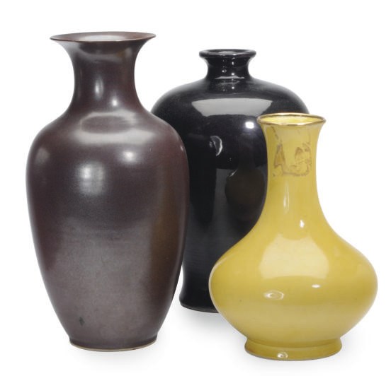 A GROUP OF THREE CHINESE PORCELAIN MONOCHROME-GLAZED VASES,