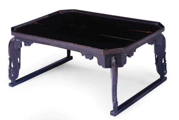 A KOREAN BLACK LACQUERED LOW TABLE,