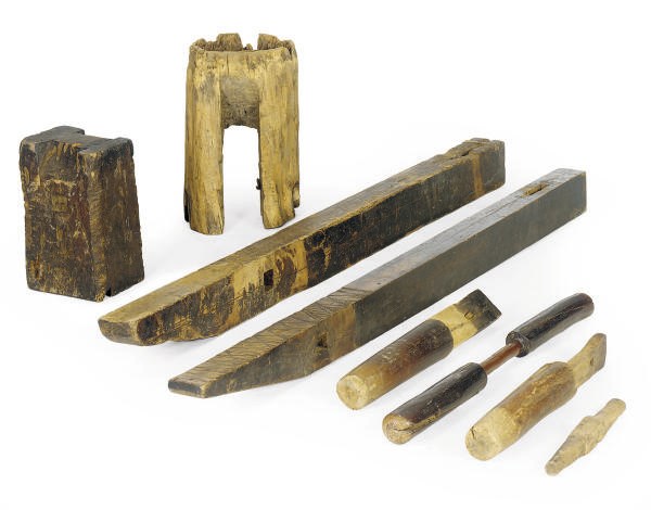EIGHT CHINESE WOOD OBJECTS,