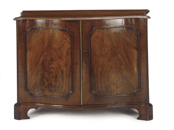 A GEORGE III MAHOGANY SERPENTINE SIDE CABINET,