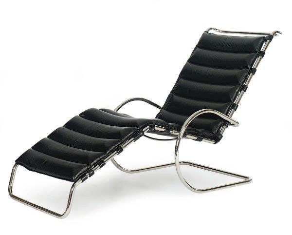 A TUBULAR STEEL AND LEATHER LOUNGE CHAIR,