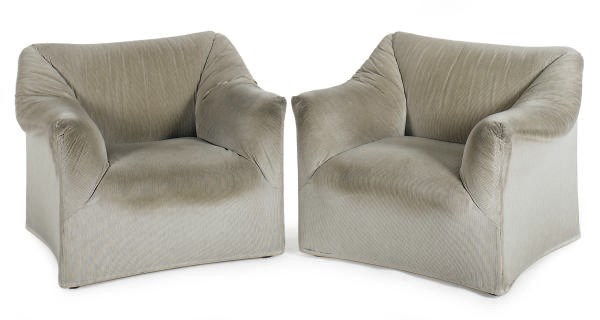 A PAIR OF VELVET UPHOLSTERED CLUB CHAIRS,
