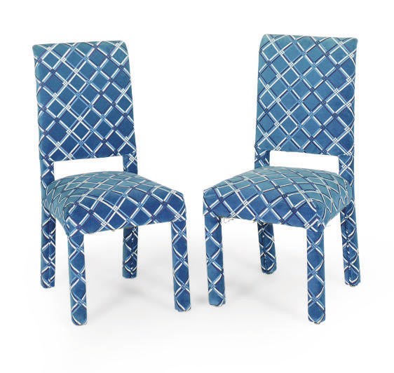 A SET OF SIX BLUE AND WHITE UPHOLSTERED DINING CHAIRS,