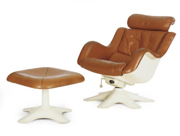 AN ADJUSTABLE LOUNGE CHAIR AND OTTOMAN,