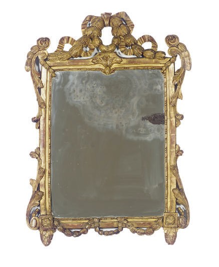 A CONTINENTAL GILTWOOD MIRROR,