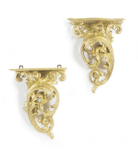 A PAIR OF GILTWOOD WALL BRACKETS,