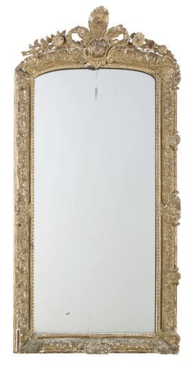 A CONTINENTAL GILTWOOD MIRROR,