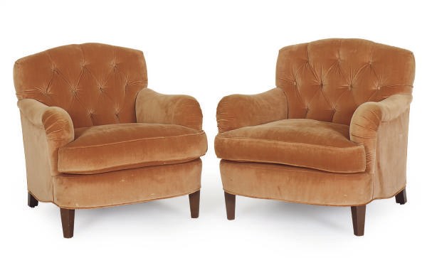 A PAIR OF VELVET-UPHOLSTERED LOUNGE CHAIRS,
