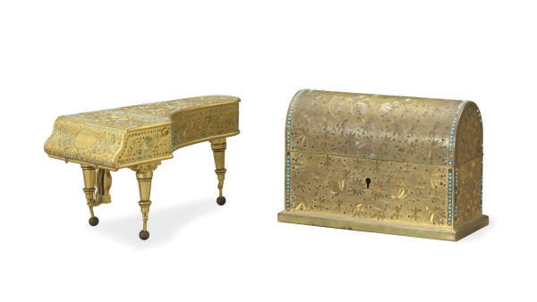 A GILT-METAL AND TURQUOISE PIANO-FORM ENCRIER TOGETHER WITH A CONFORMING CASKET,