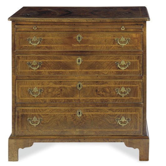AN ENGLISH BURR WALNUT BACHELOR'S CHEST OF DRAWERS,
