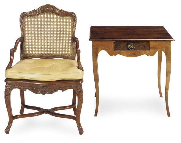 A WALNUT SIDE TABLE,