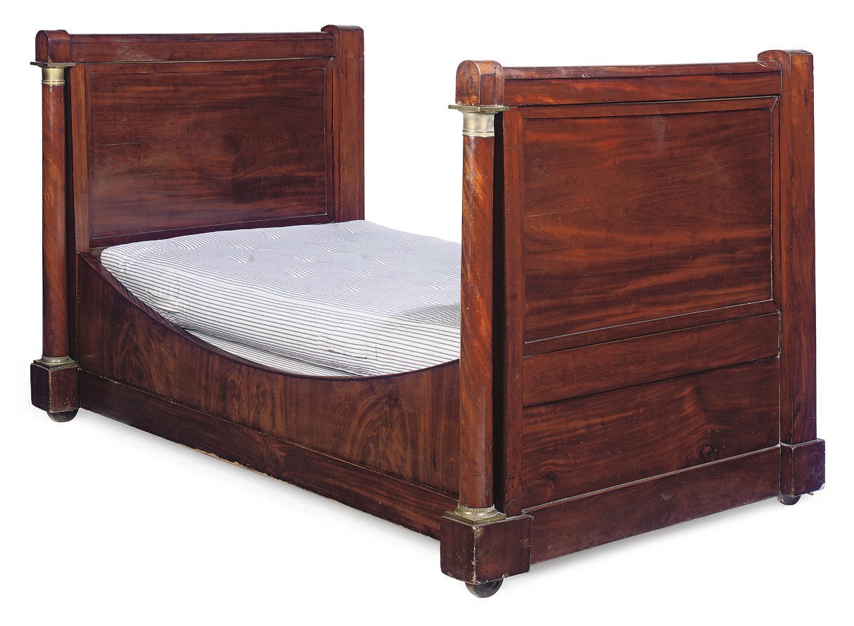 A FRENCH BRASS MOUNTED MAHOGANY LIT EN BATEAU