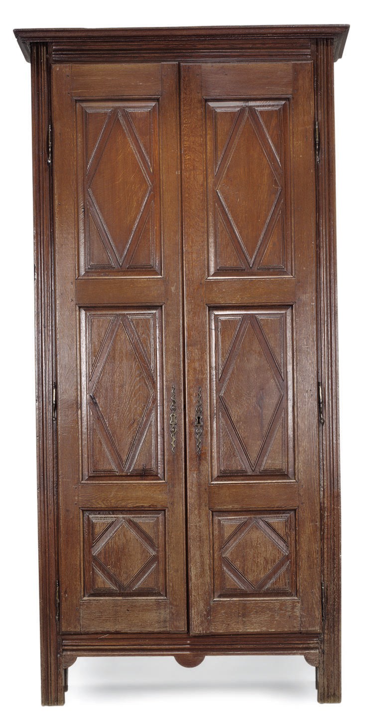 A FRENCH PROVINCIAL OAK CUPBOARD
