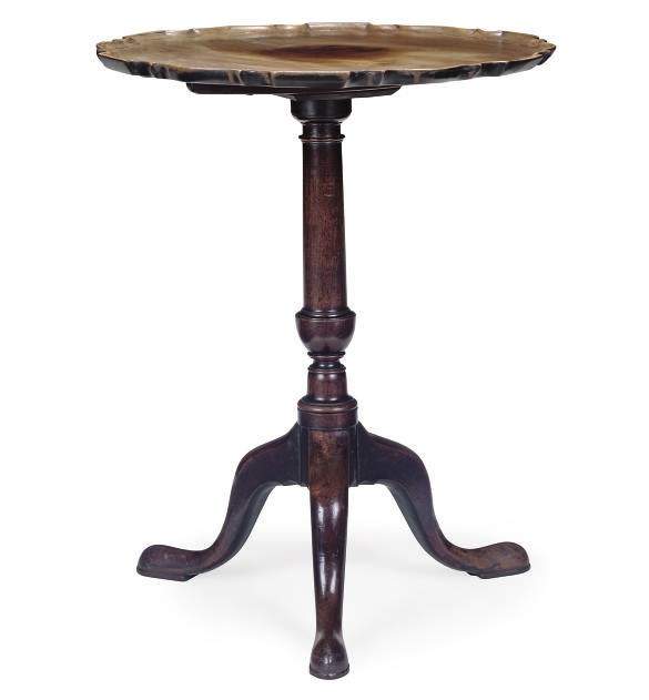 A MAHOGANY OCCASIONAL TRIPOD TABLE