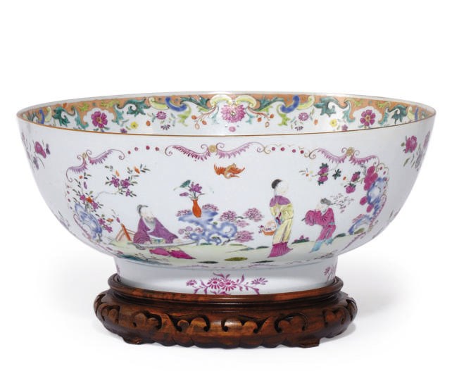 A LARGE CHINESE FAMILLE ROSE EXPORT PUNCH BOWL