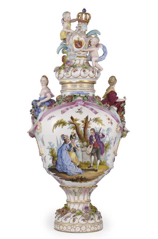 A GERMAN PORCELAIN VASE AND COVER