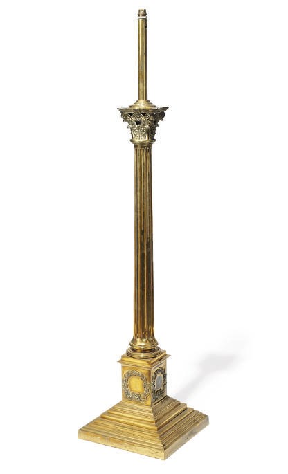 AN EDWARDIAN BRASS CORINTHIAN COLUMN STANDARD LAMP
