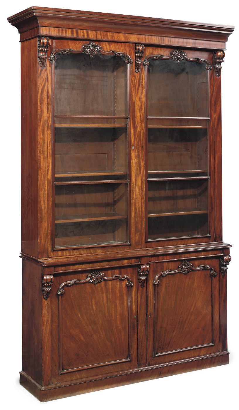 AN EARLY VICTORIAN MAHOGANY BOOKCASE
